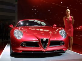 alfa-competziione-front-girl-700.jpg