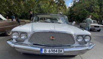 амер-Парад-Варна-1959 Крайслер Нюпорт-1.jpg