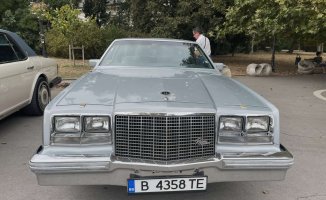 амер-Парад-Варна-Буик Ривиера.jpg