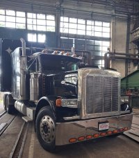 амер-Peterbilt 379-ВагоннияЗавод.jpg